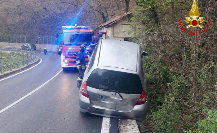 Diga Di Creva 46enne Esce Di Strada Con Lauto E Finisce In Bilico Sul